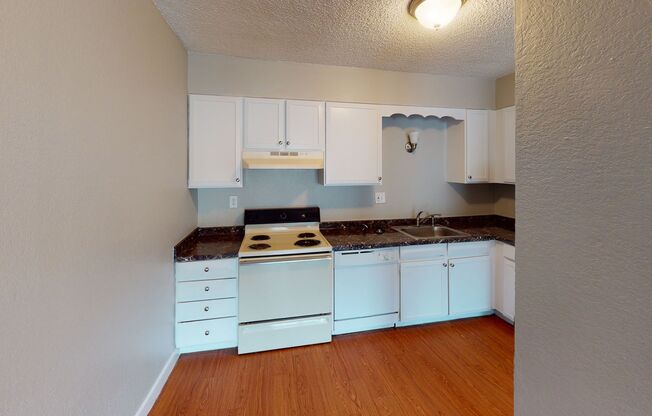 1 bed, 1 bath, 705 sqft, $1,145, Unit 1945 Peoria St #312