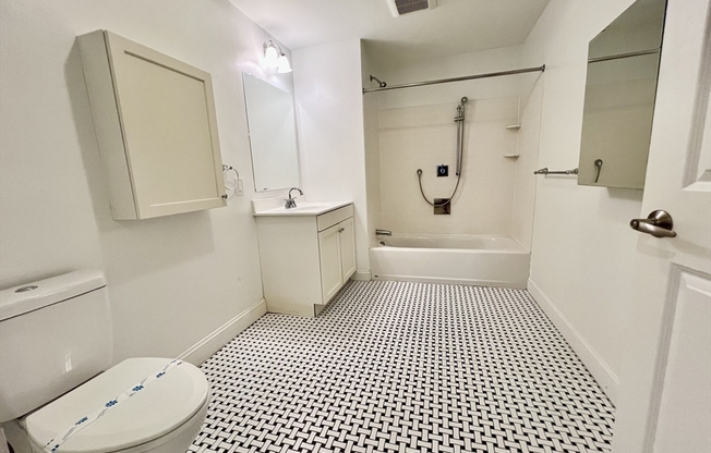 1 bed, 1 bath, $2,750, Unit 5
