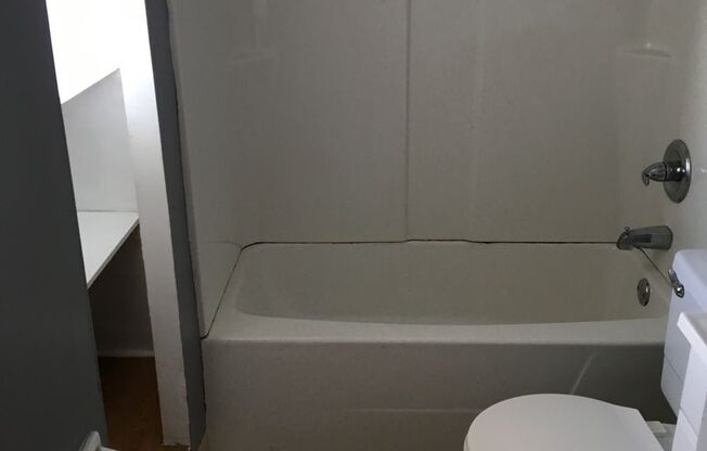 South Oakland renovated 2 bedroom