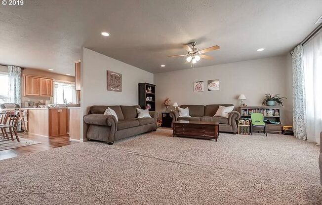 Bright and Cheery Home in a desirable neighborhood with RV parking