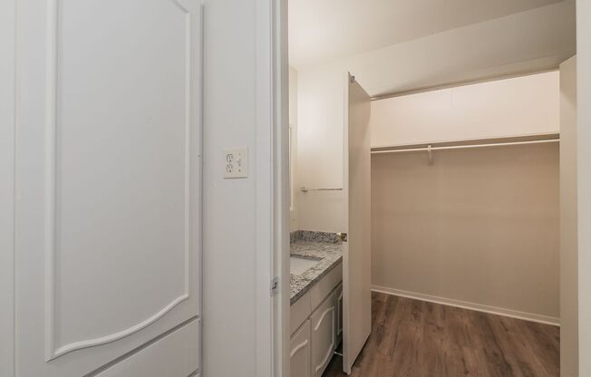 1 bed, 1 bath, $1,095, Unit # 11