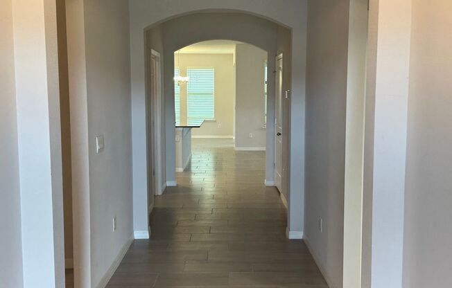 4 Bedrooms/3 Baths/3 Car Garage House in Lake Apopka Sound- Available September!