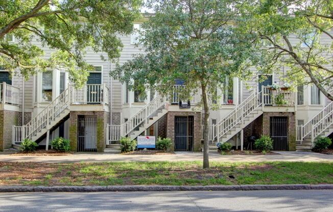 1 bed, 1 bath, 800 sqft, $1,699, Unit 410 B East Gaston Lane