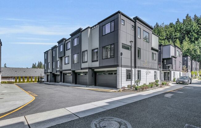 Modern and Spacious Lynnwood Townhouse