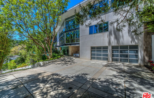 2207 BOWMONT DR