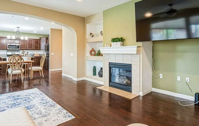 Fully Furnished 4 Bed/2.5 Bath Home In Sun City!