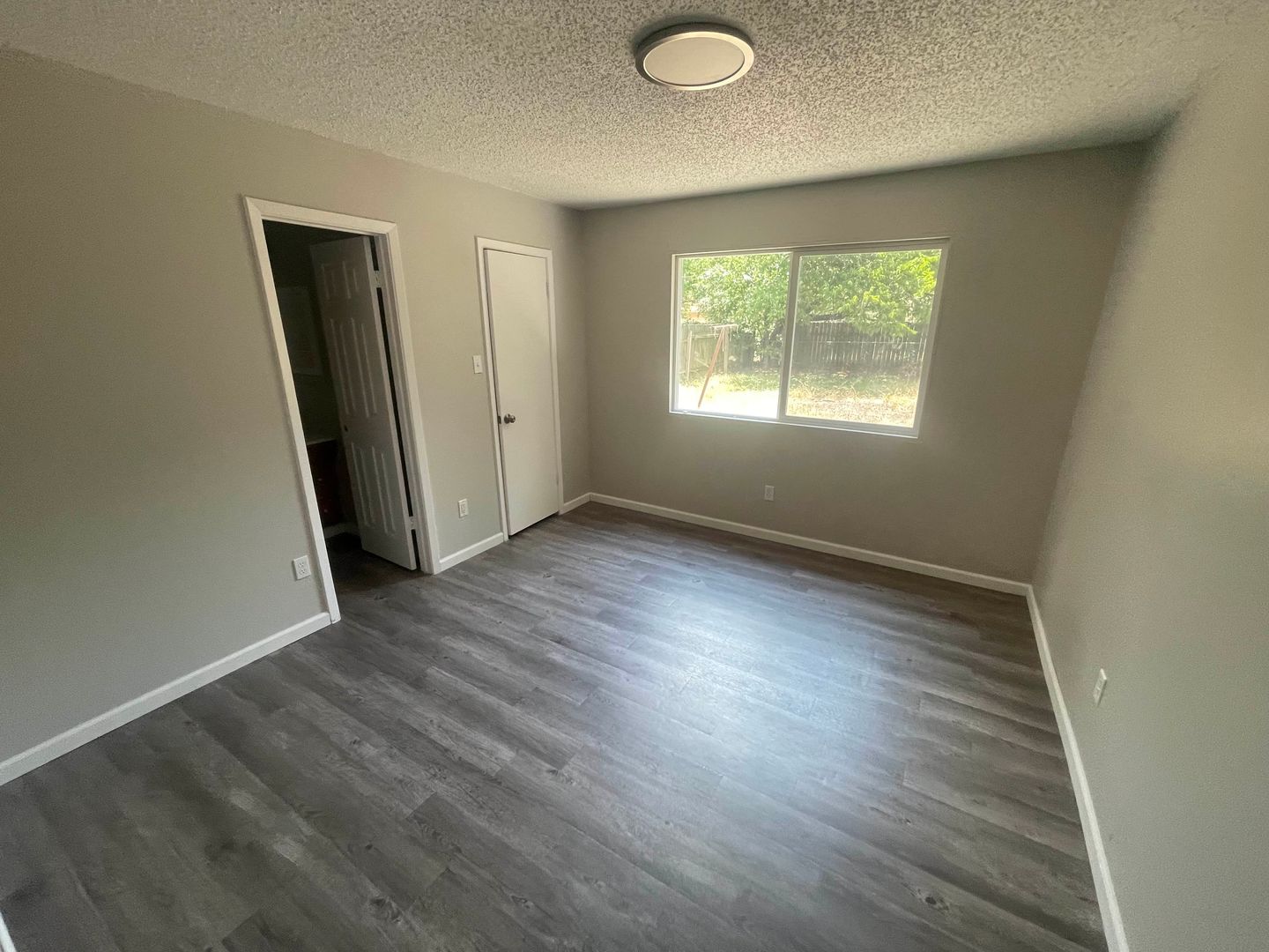 Spacious 5-Bedroom Home in a Great Neighborhood!