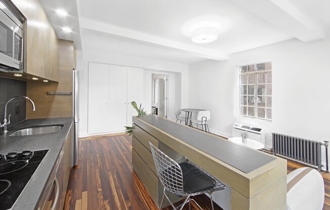 45 TUDOR CITY PL