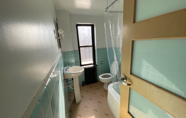 Studio, 1 bath, 352 sqft, $1,045, Unit 316-702