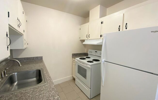 2 beds, 1 bath, 825 sqft, $1,595, Unit 233-4