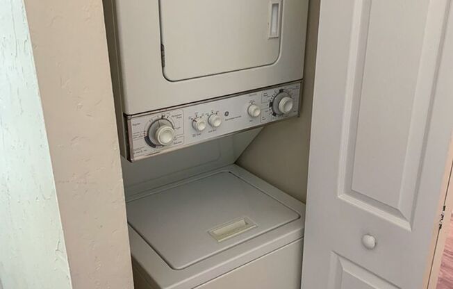 2 beds, 2 baths, 664 sqft, $1,195, Unit 5