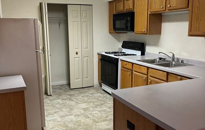 Spacious 2 bedroom for rent!