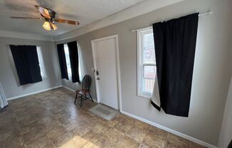 2 beds, 1 bath, $1,000, Unit A423-1