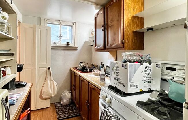 Cozy 1-Bedroom Basement Apartment in Old Town!