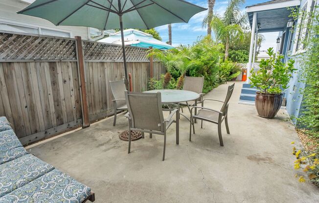 Fantastic one bedroom apartment just a block to the beach!