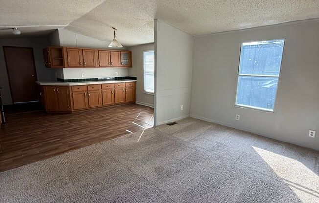 Affordable and spacious! South Wichita mobile home