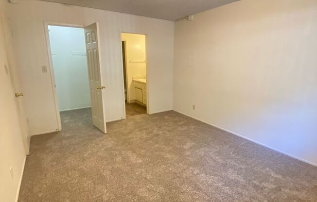 1 bed, 1 bath, $1,100, Unit 16