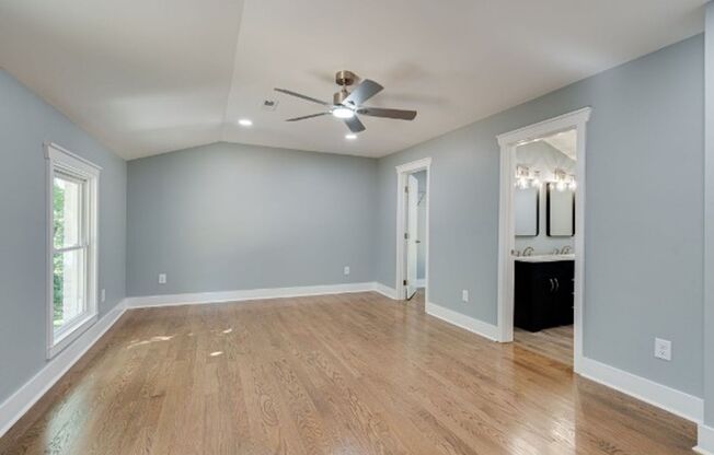 Newly remodeled 4 Bed 3 Bath house on quiet street in West Meade