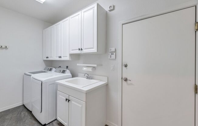 3 beds, 2 baths, $2,599, Unit UNIT 104