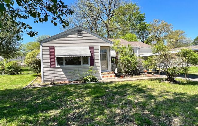 Now available! 2bedroom 1 bathroom with garage