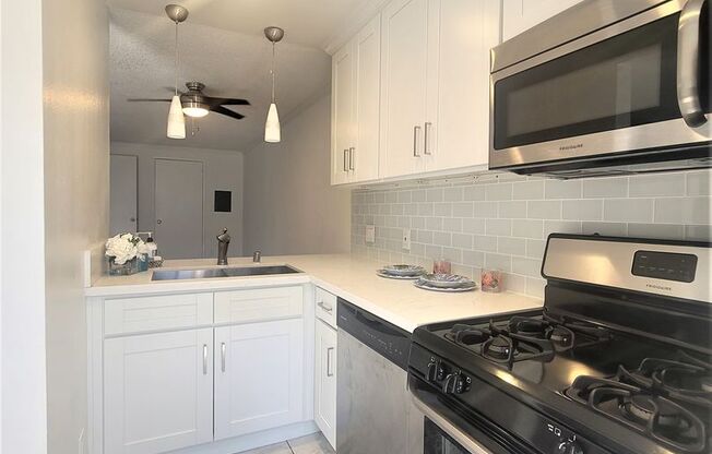 Studio, 1 bath, 600 sqft, $1,950, Unit Unit 104