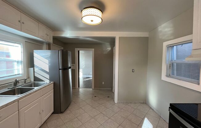 Cozy 1 Bedroom 1 Bathroom House In The NW!