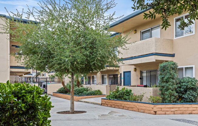 Tarzana Court Apartments