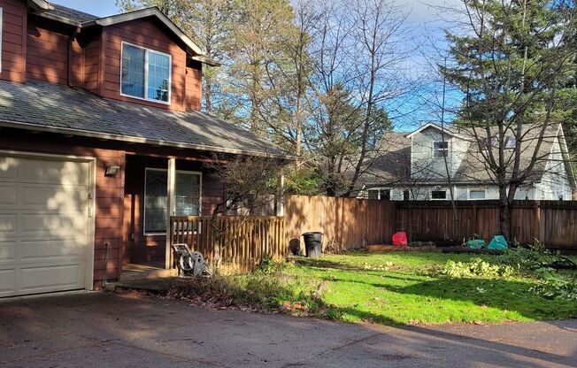 Beautiful 3 bedroom 2.5 bath home with large shop available in Milwaukie!