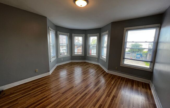 4 beds, 1 bath, 1,694 sqft, $1,900, Unit 216 Pine St - 2nd Floor