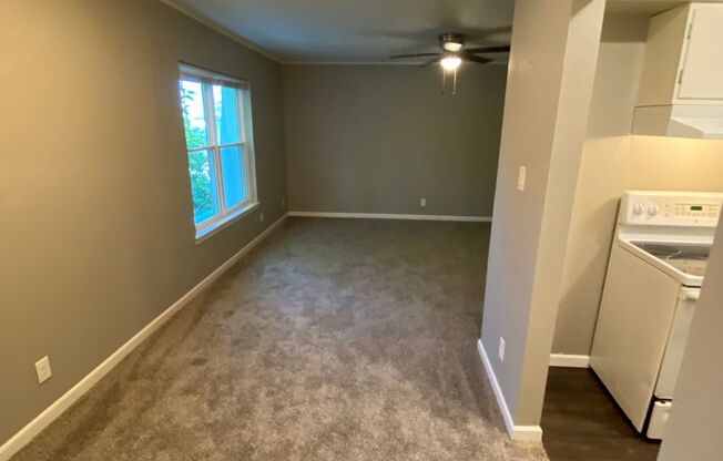 1 bed, 1 bath, 560 sqft, $650, Unit Apt J