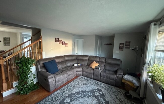 3 beds, 1.5 baths, 1,200 sqft, $2,700, Unit 1