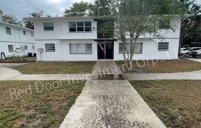 2 Bedroom 1.5 Bath in the Heart of Downtown Deland-Available 12/10/24