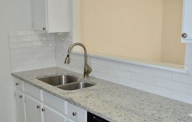 Beautiful 2 bed 2 bath with new flooring and granite countertops through out