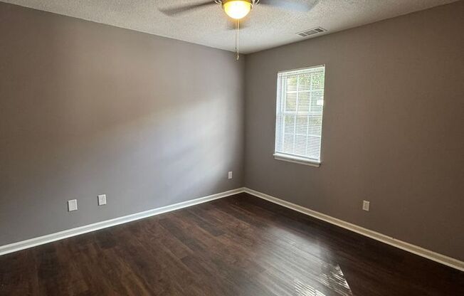 2 beds, 1 bath, $1,000, Unit B