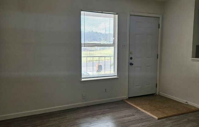 2 beds, 1 bath, 840 sqft, $1,325