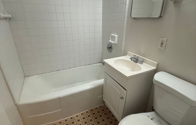 Studio, 1 bath, 400 sqft, $850, Unit #319