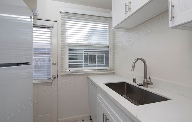 2 beds, 1 bath, $3,295, Unit 5042