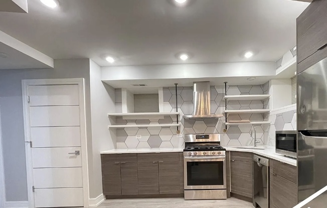 664 W Melrose St - GF