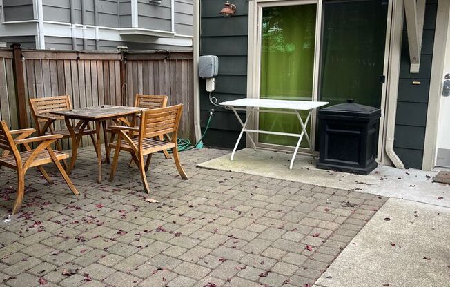 Available 1/0! Cozy townhouse in the Mt Baker neighborhood.