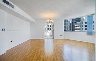 905 Brickell Bay Dr