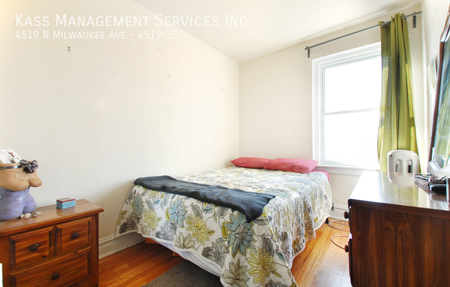 4519 N MILWAUKEE AVE