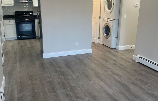 2 beds, 1 bath, 680 sqft, $2,400, Unit 25-28