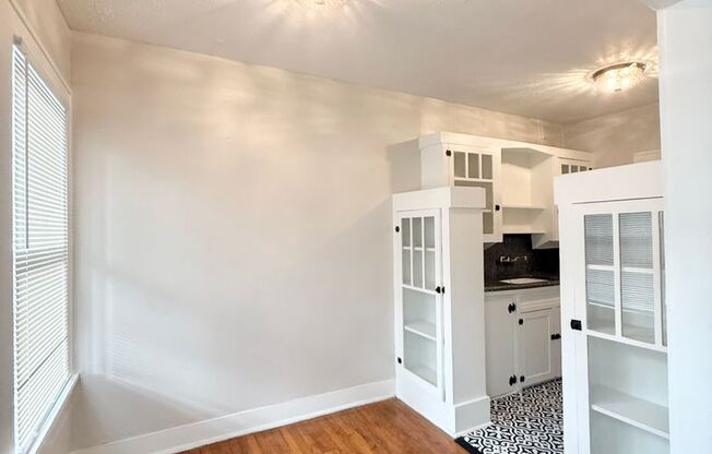 2 beds, 1 bath, $1,195, Unit B3601