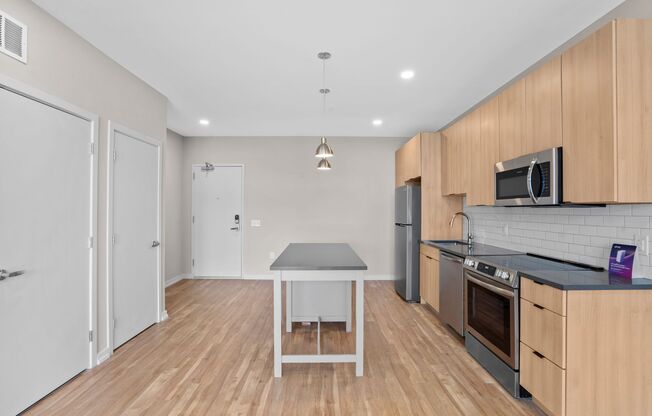 1 bed, 1 bath, 614 sqft, $2,440, Unit 329
