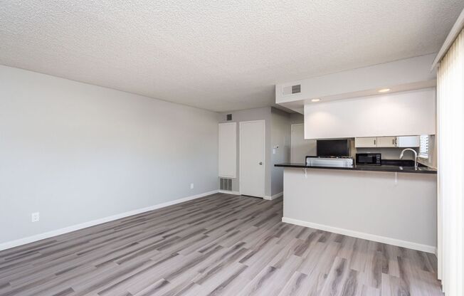Studio, 1 bath, 500 sqft, $1,350, Unit 131