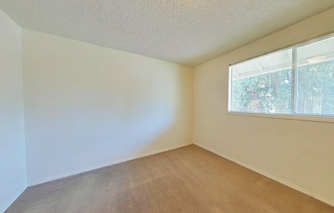 2 Bedroom 4-Plex ~ South Corvallis ~ Small Pet Friendly