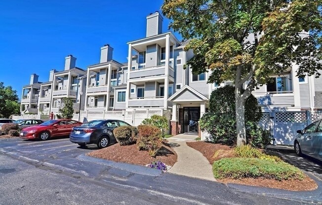 2 beds, 2 baths, 826 sqft, $2,700, Unit D309