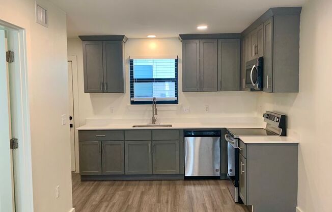 newly renovated stainless appliances easy acciss to i10