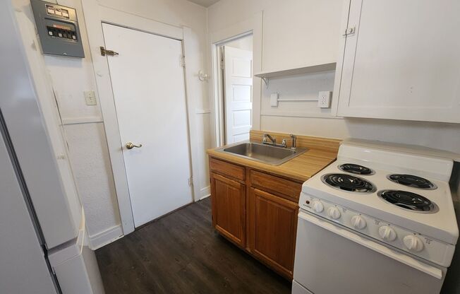 Studio, 1 bath, 418 sqft, $900, Unit 711.5NW