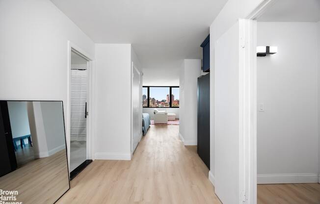 222 W 14 ST